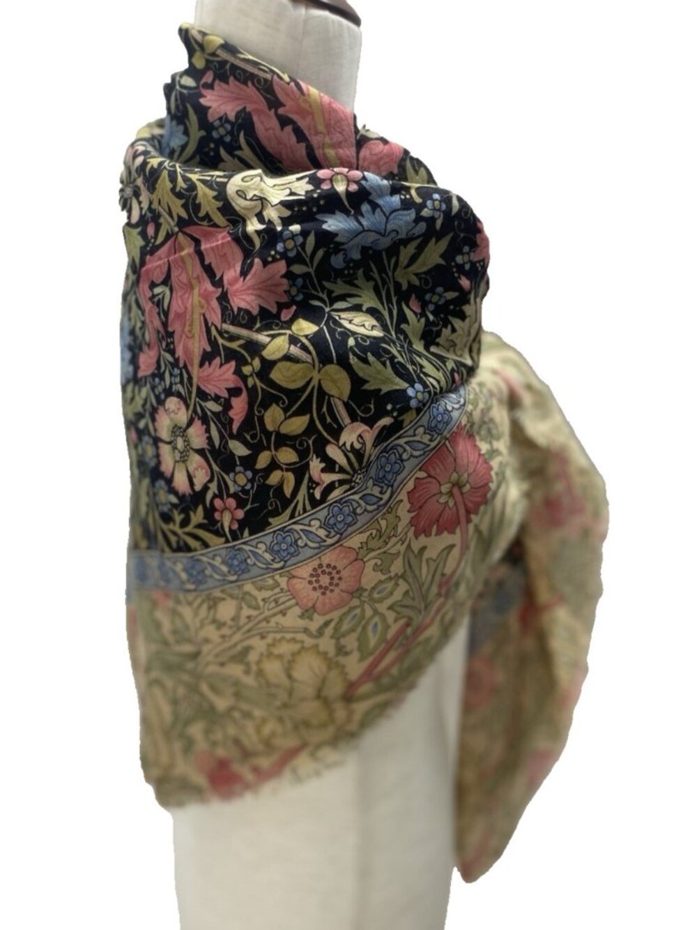 Metropolitan Museum of Art William Morris Compton Wool Silk Scarf Italy 45" READ - Picture 3 of 16